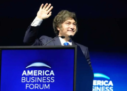 Javier Milei en atril en America Business Forum de Miami